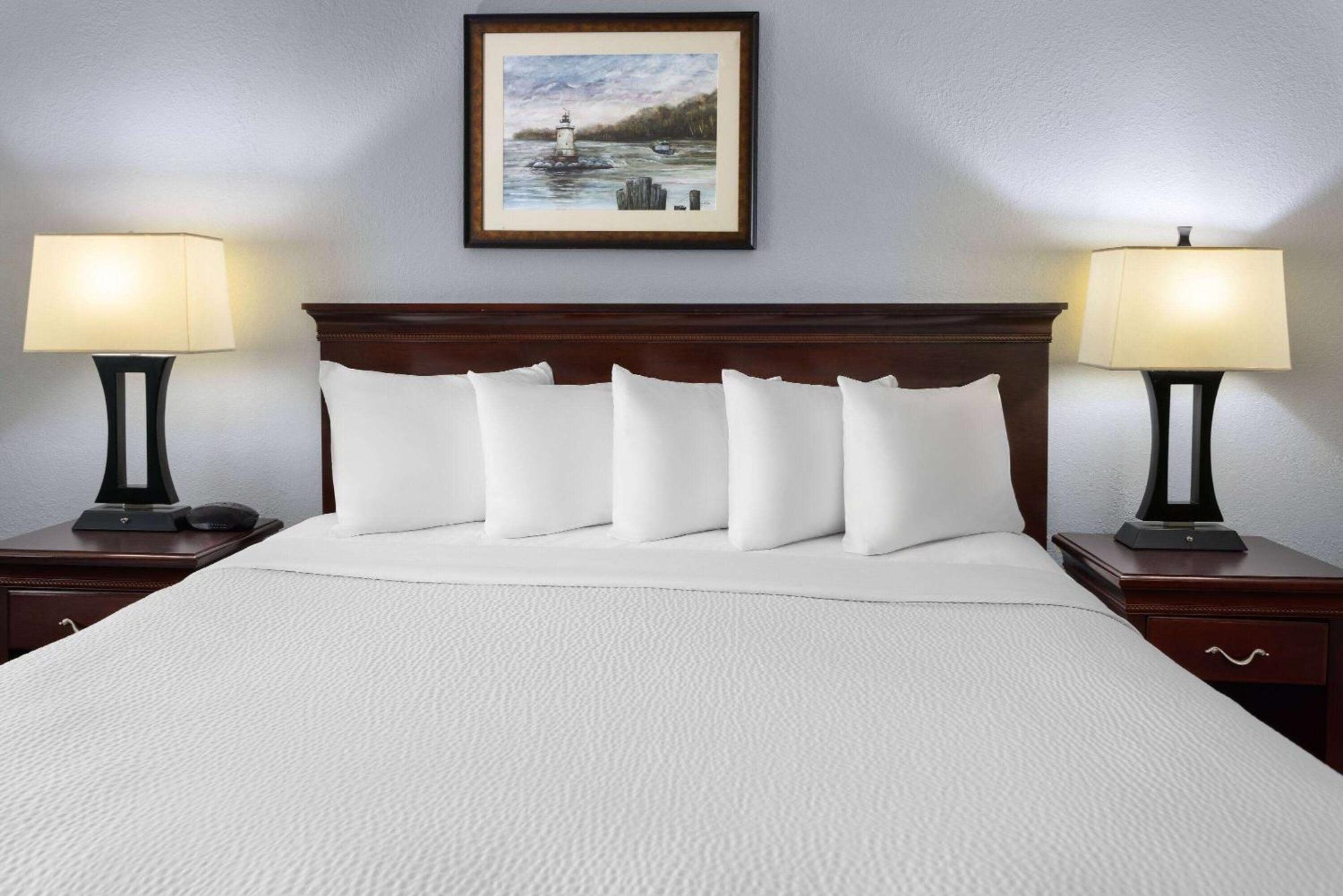 Days Inn By Wyndham Iron Mountain Buitenkant foto