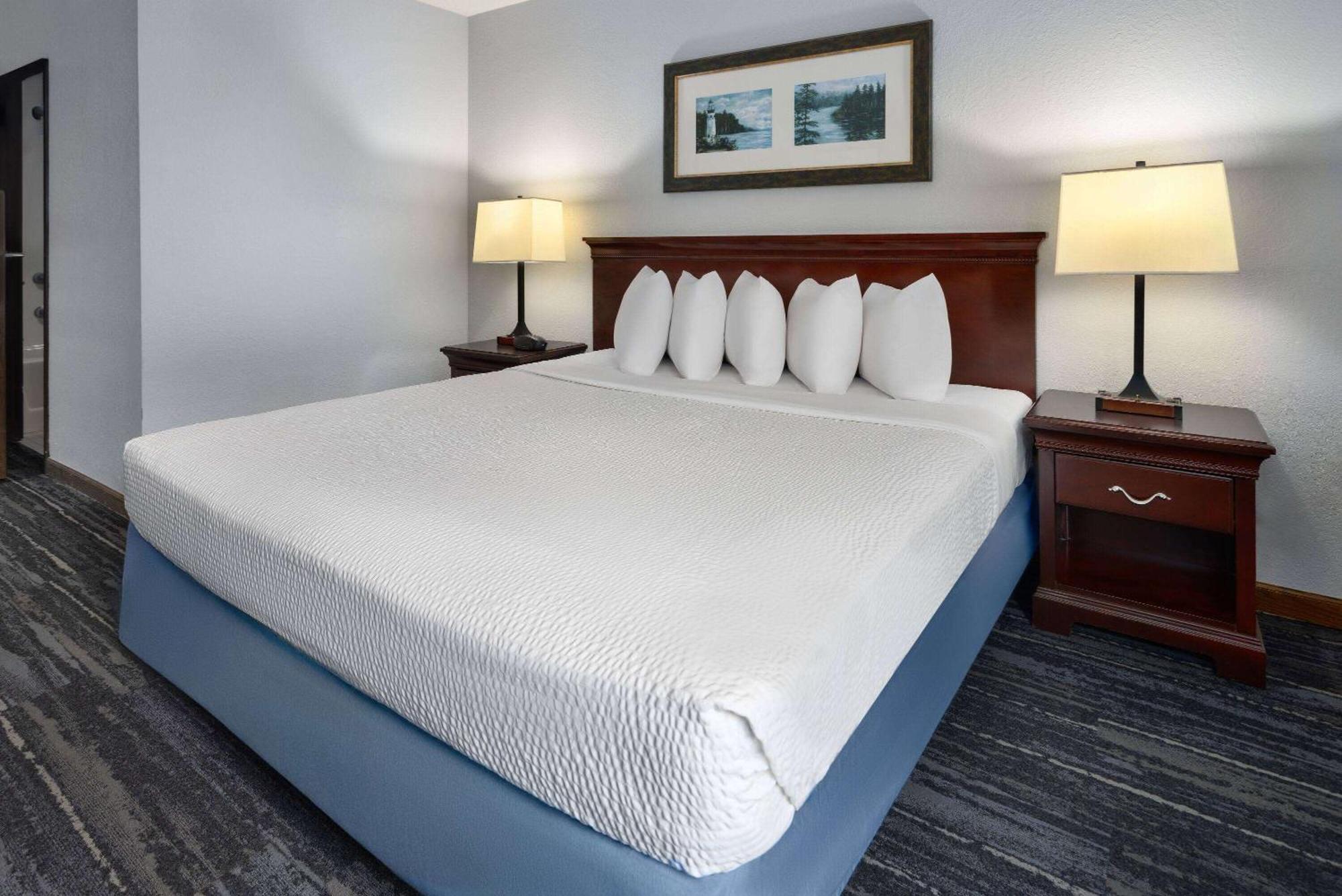 Days Inn By Wyndham Iron Mountain Buitenkant foto